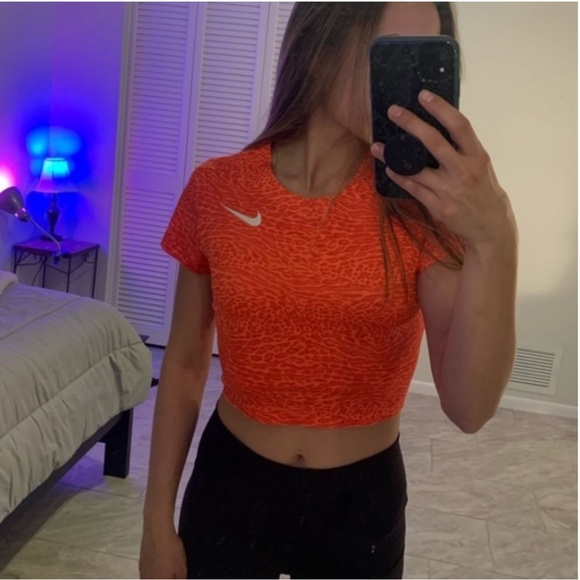 Nike Animal Print Crop Top Size Small Orange - Picture 6 of 6
